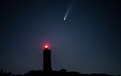 SpaceX&apos;s Starlink satellites ruin photos of rare Neowise comet appearance that only happens every 6800 years