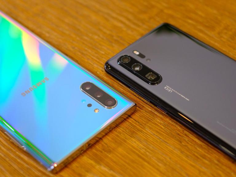 Huawei overtakes Samsung to become world&apos;s biggest smartphone maker for the first time