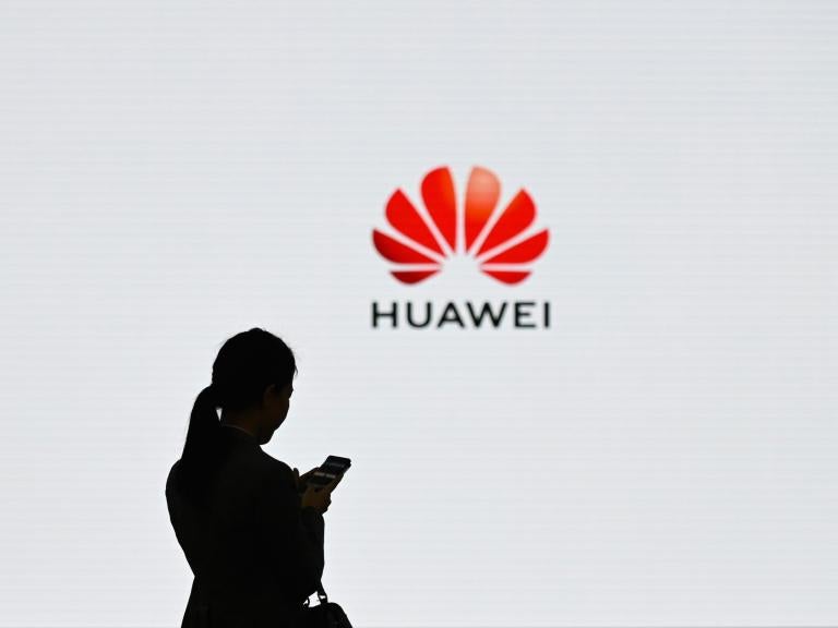 Phones could stop working for &apos;days&apos; if rapid Huawei ban goes ahead, networks warn