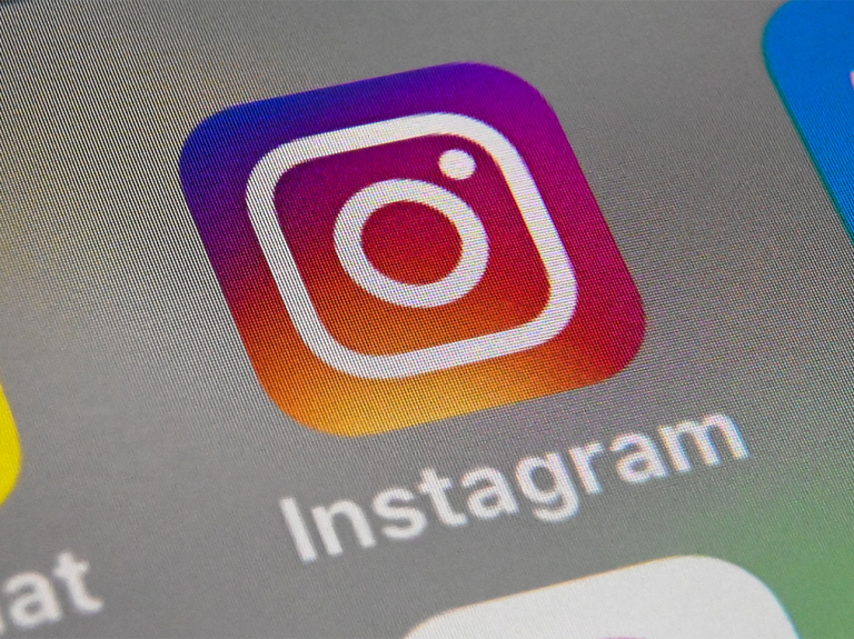 Camera indicator panics users into believing Instagram is spying on them through their iPhones